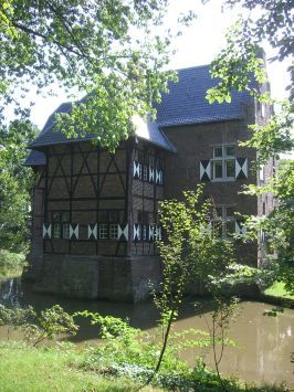 Korschenbroich : Haus Fürth, Wasserburg in Fachwerkbauweise